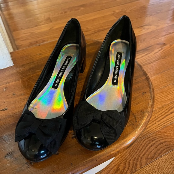 Size 7 black patent 1 inch block heels with bow - Picture 3 of 9